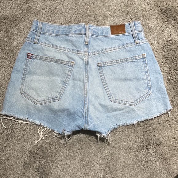 BDG girlfriend High rise distressed jeans shorts - Picture 3 of 6